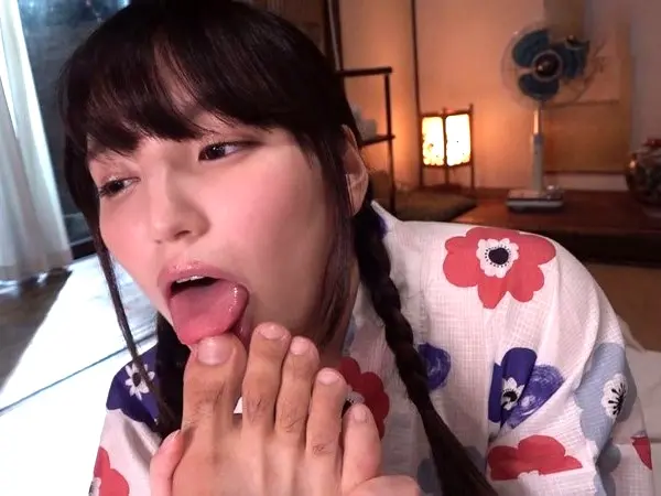 浴衣の巨乳美少女がヨダレを交換し合う濃厚ベロチューから足指舐め。フェラでヌルヌルのチンポをパイズリして電マで潮吹き。